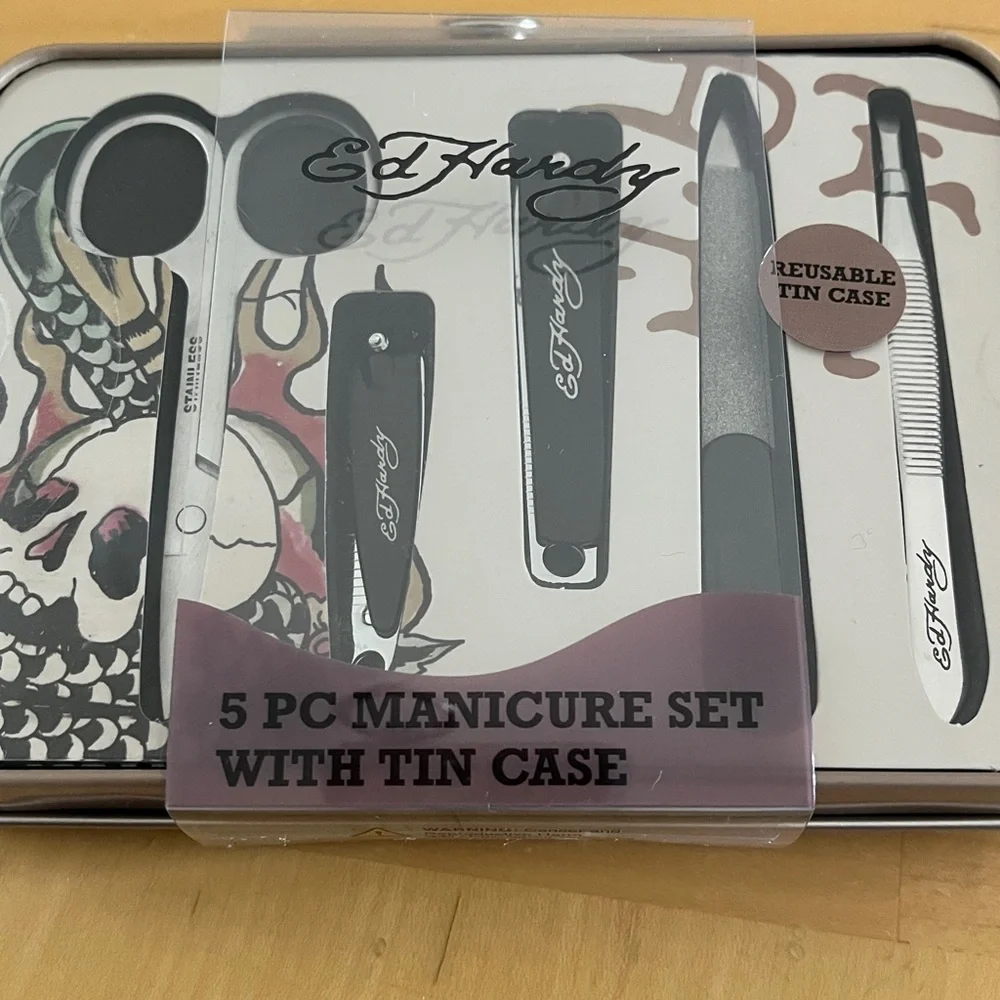 💙💚 Host Pick 💙💚 Ed Hardy Skull Design Manicure Set with Black and Silver Tools